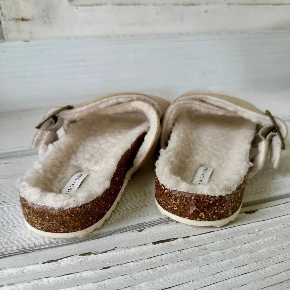 AMERICAN EAGLE, BIRKENSTOCK, SHEARLING SANDAL. NO SIZE. 10” X 3 3/4”